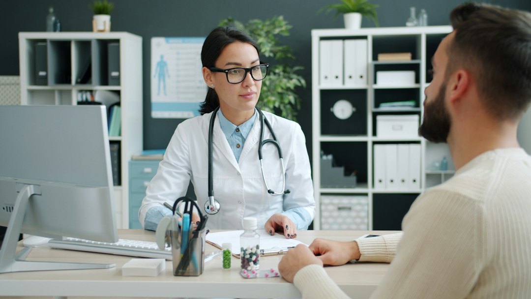 Consulta de salud relacionada con Verrugas genitales en mujeres y hombres: cuidados y tratamiento